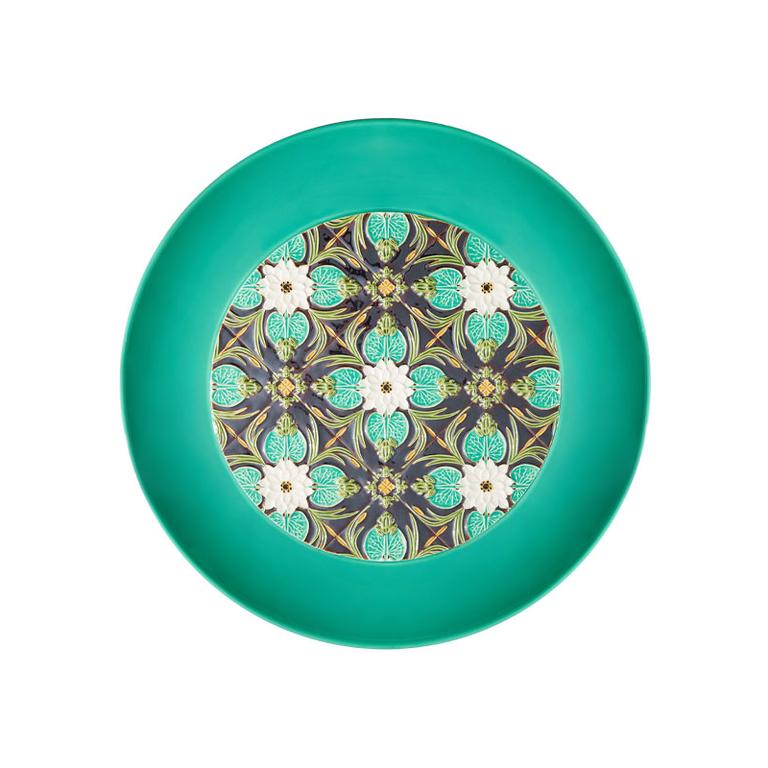 Bordallo Pinheiro Bordallo Pinheiro Panel Panel Plate Frogs With Waterlily | Luxury Handmade Ceramics: This Panel Panel Plate Frogs With Waterlily from the Bordallo Pinheiro Bordallo Pinheiro collection is a standout piece of luxury ceramic serveware, Portuguese pottery, handcrafted dish, handcrafted in Portugal, Bordallo Pinheiro. Handmade in Portugal, it blends artistic detail with functional charm—perfect as a collector’s item or for elevating your daily table setting.